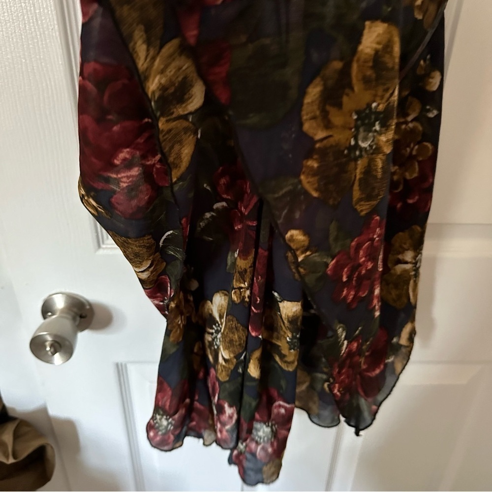 Floral Top - Picture 4 of 4